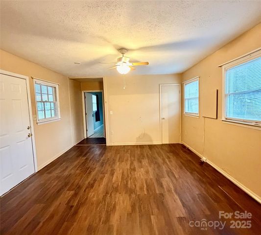 9 Riddle Road, Swannanoa, NC 28778