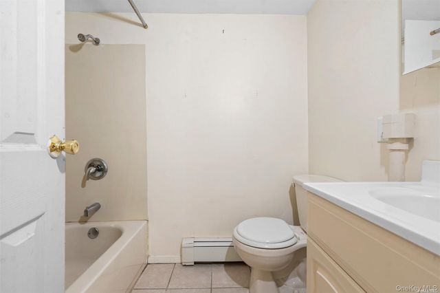 4 Quaker Court, West Babylon, NY 11704