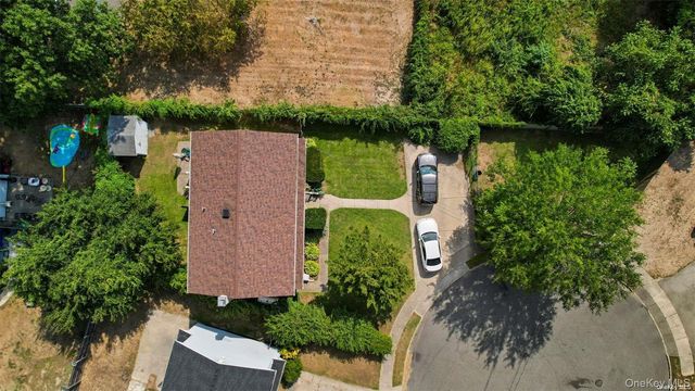 4 Quaker Court, West Babylon, NY 11704