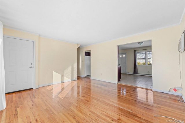 4 Quaker Court, West Babylon, NY 11704