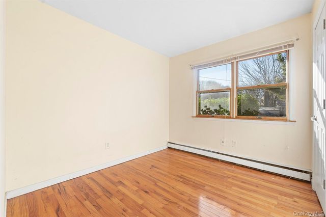 4 Quaker Court, West Babylon, NY 11704