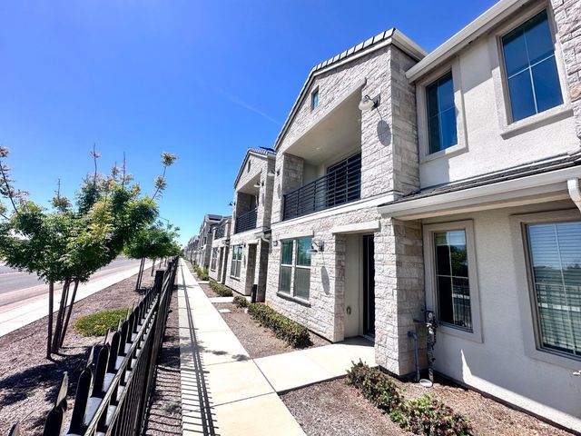 478 Mahogany Lane, Clovis, CA 93611