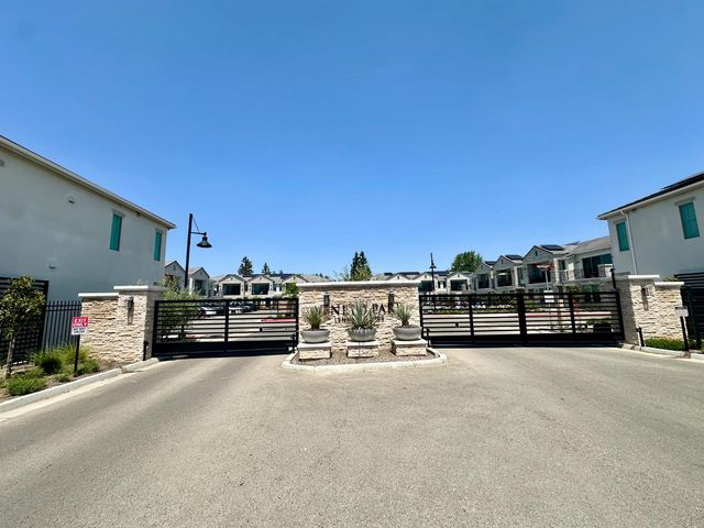 478 Mahogany Lane, Clovis, CA 93611