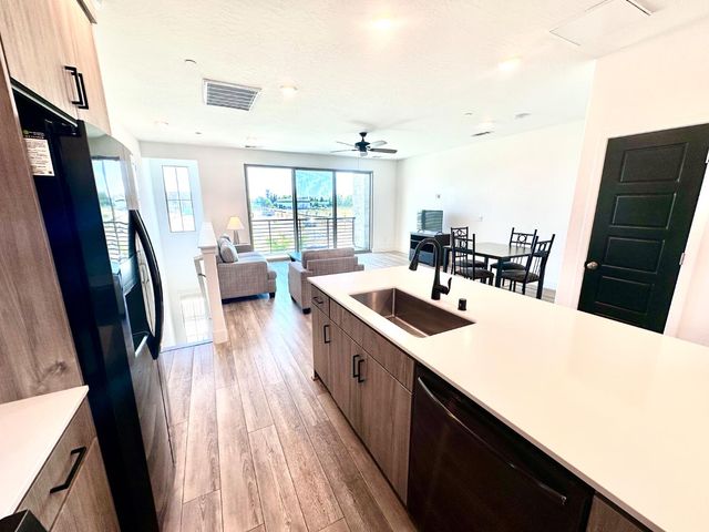 478 Mahogany Lane, Clovis, CA 93611