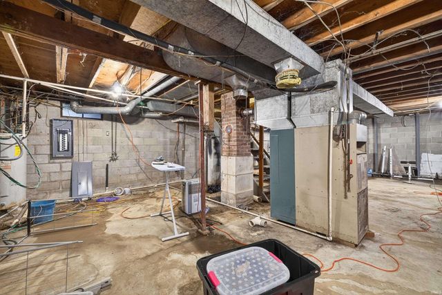 11267 E Main Street, Owensburg, IN 47453