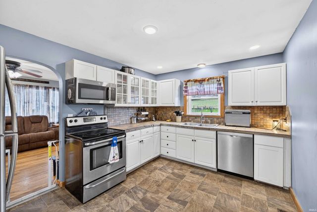 11267 E Main Street, Owensburg, IN 47453