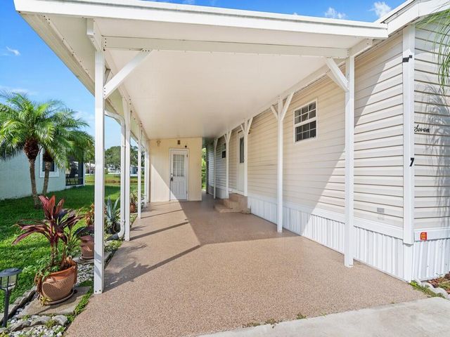 7 Violetta Lane, Port St Lucie, FL 34952