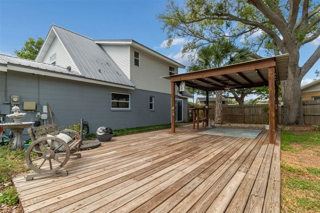 8043 124TH STREET, Seminole, FL 33772