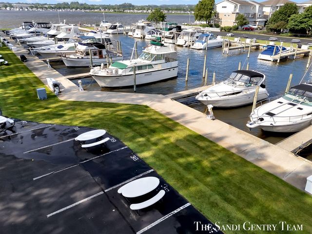 910 W Savidge Street, Spring Lake, MI 49456