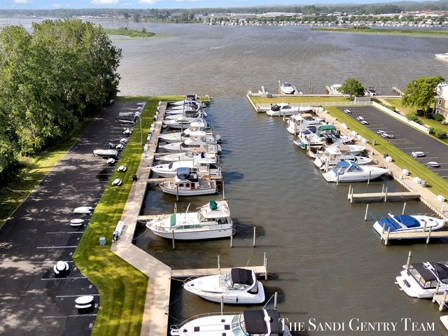 910 W Savidge Street, Spring Lake, MI 49456