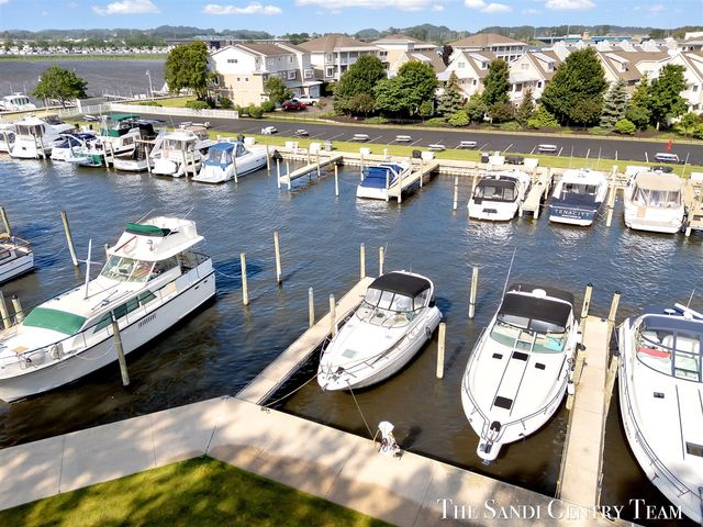 910 W Savidge Street, Spring Lake, MI 49456