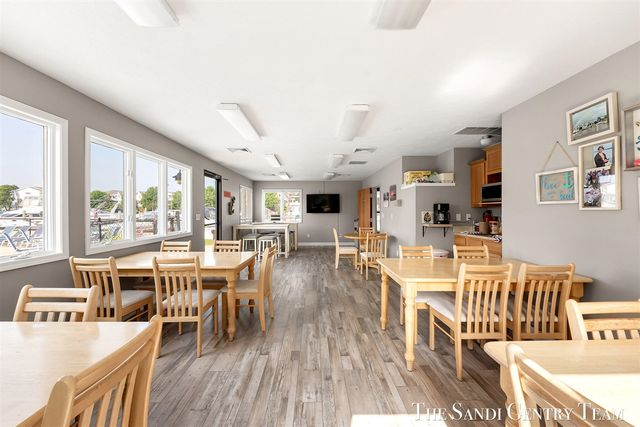 910 W Savidge Street, Spring Lake, MI 49456