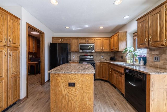 17087 WEIR Street, Omaha, NE 68135