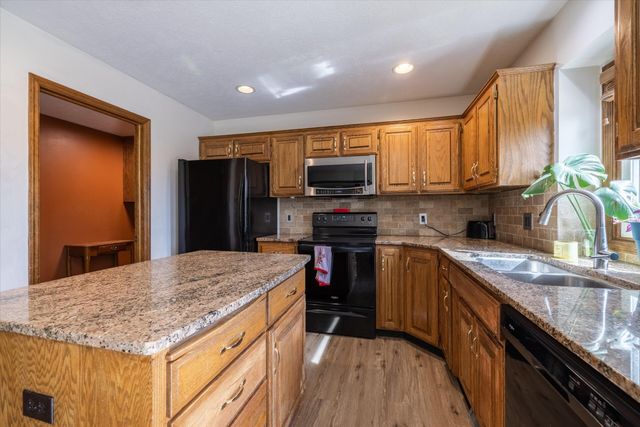 17087 WEIR Street, Omaha, NE 68135