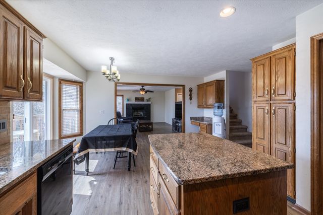 17087 WEIR Street, Omaha, NE 68135