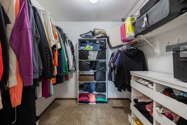 17087 WEIR Street, Omaha, NE 68135