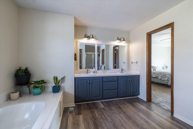 17087 WEIR Street, Omaha, NE 68135