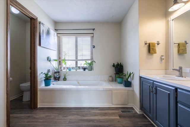 17087 WEIR Street, Omaha, NE 68135