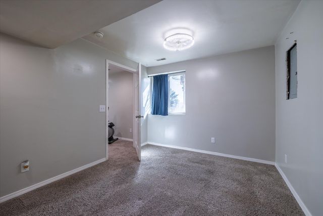 17087 WEIR Street, Omaha, NE 68135