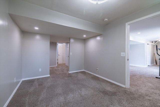 17087 WEIR Street, Omaha, NE 68135