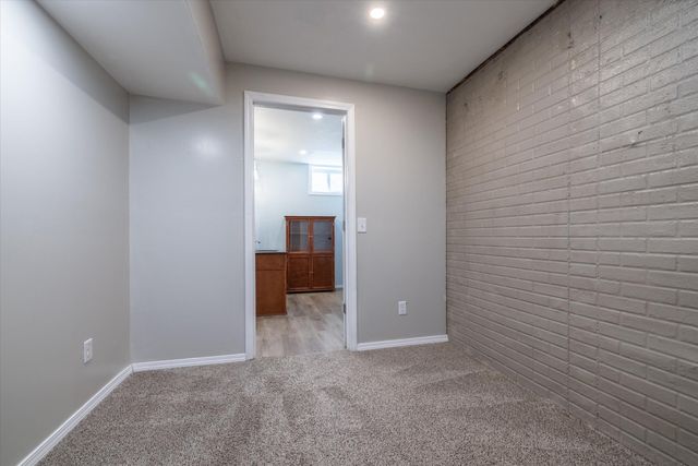 17087 WEIR Street, Omaha, NE 68135