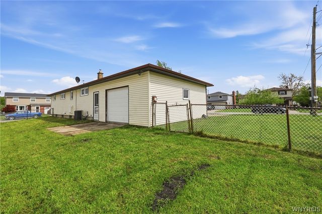 215 Steven Drive, Cheektowaga, NY 14227