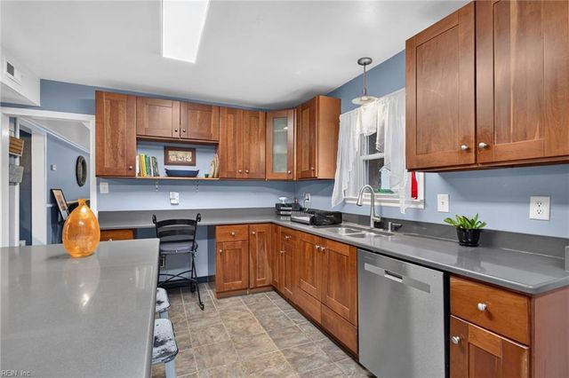720 Antrim DR, Newport News, VA 23601