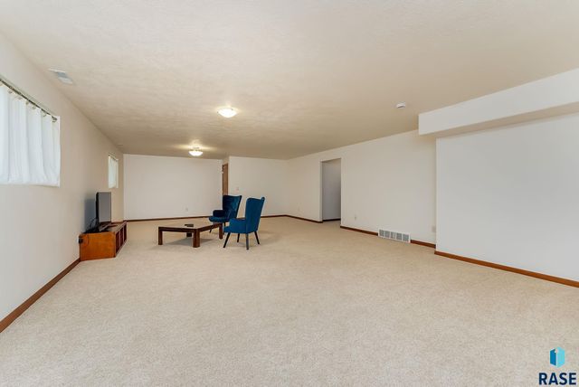 2520 E Whisper Trl Trail, Sioux Falls, SD 57108