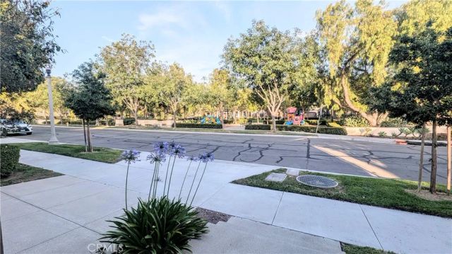 39 Rolling Green, Irvine, CA 92620