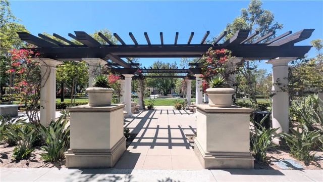 39 Rolling Green, Irvine, CA 92620