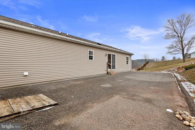 614 GARDEN SPOT RD, Lykens, PA 17048