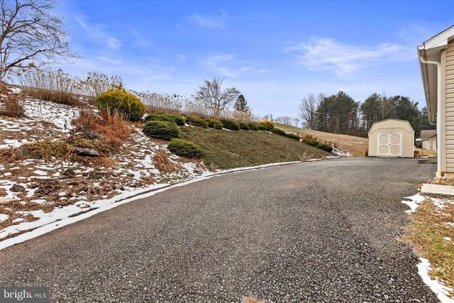 614 GARDEN SPOT RD, Lykens, PA 17048