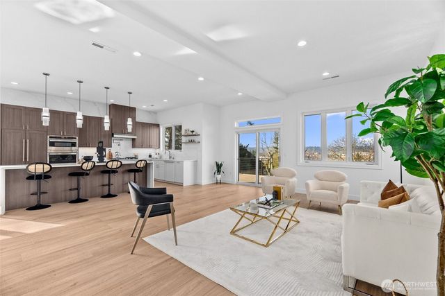 437 Hazel Avenue N, Kent, WA 98030