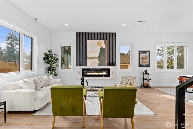 437 Hazel Avenue N, Kent, WA 98030