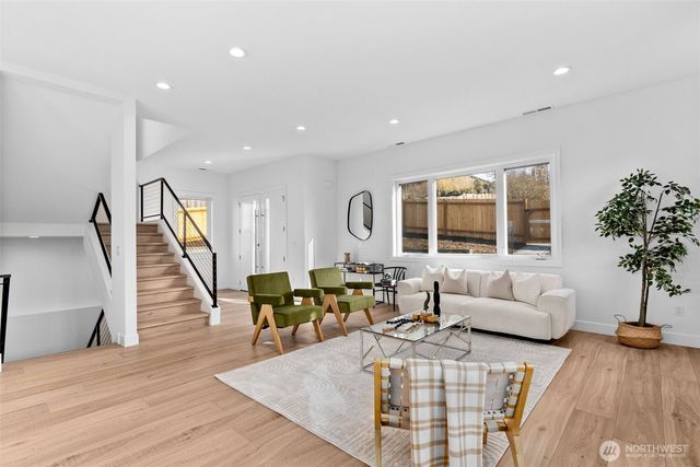 437 Hazel Avenue N, Kent, WA 98030