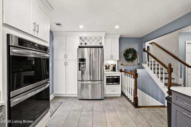 1031 Woodlake Dr, Lawrenceburg, KY 40342