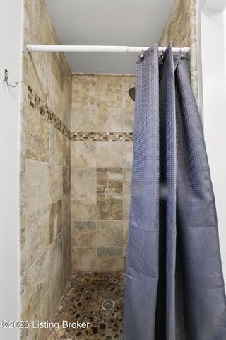 1031 Woodlake Dr, Lawrenceburg, KY 40342