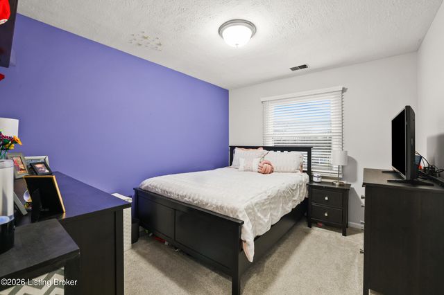 1031 Woodlake Dr, Lawrenceburg, KY 40342