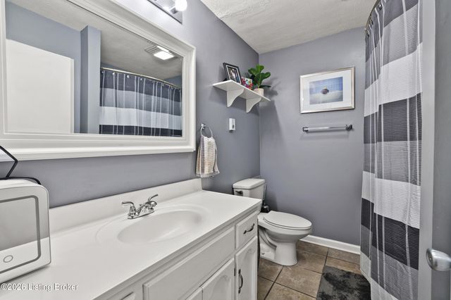 1031 Woodlake Dr, Lawrenceburg, KY 40342