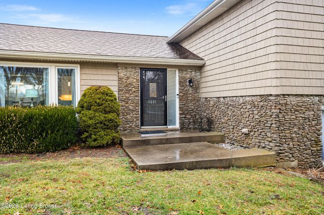 1031 Woodlake Dr, Lawrenceburg, KY 40342