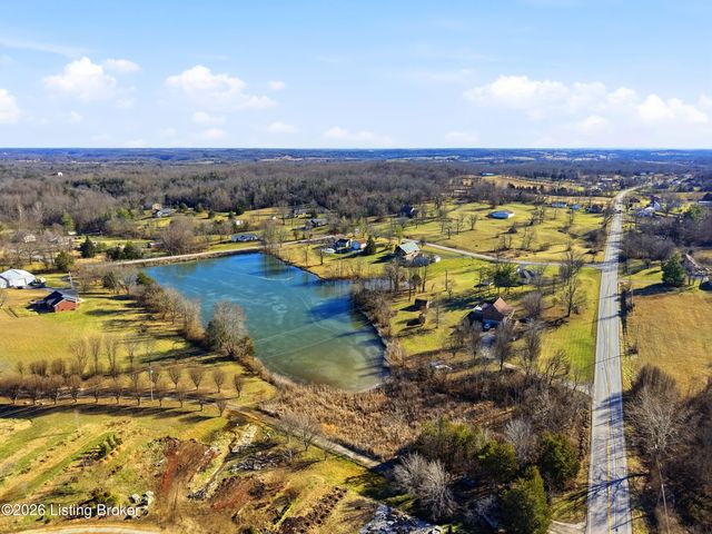 1031 Woodlake Dr, Lawrenceburg, KY 40342