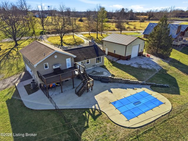 1031 Woodlake Dr, Lawrenceburg, KY 40342