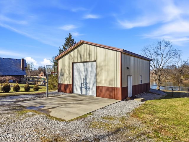1031 Woodlake Dr, Lawrenceburg, KY 40342