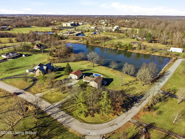 1031 Woodlake Dr, Lawrenceburg, KY 40342