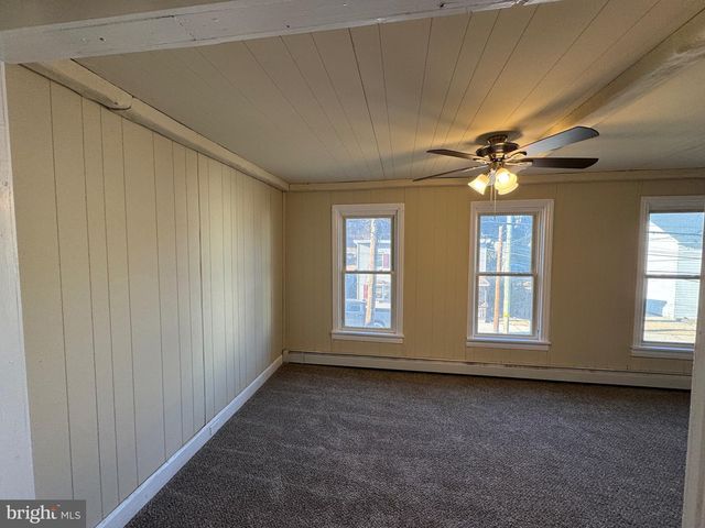 131 W MAIN ST, Tremont, PA 17981