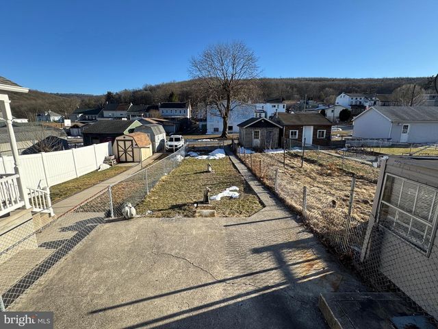 131 W MAIN ST, Tremont, PA 17981