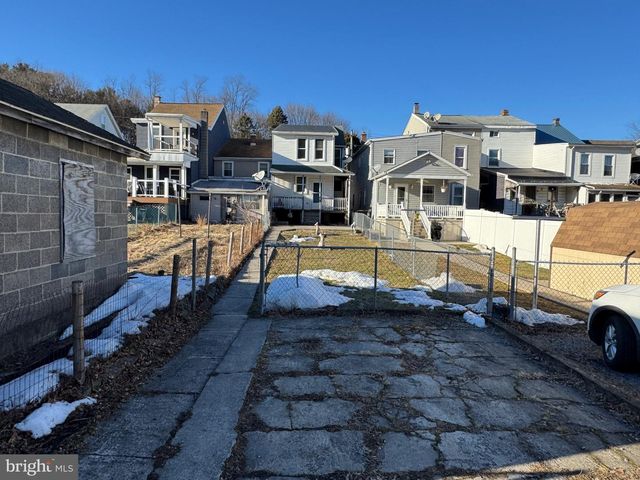 131 W MAIN ST, Tremont, PA 17981