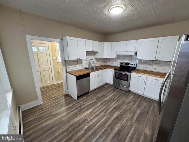 131 W MAIN ST, Tremont, PA 17981