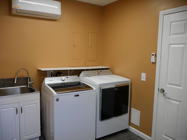 1704 Cass Lake Front Road, Keego Harbor, MI 48320