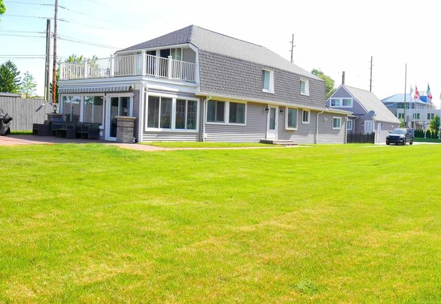 1704 Cass Lake Front Road, Keego Harbor, MI 48320